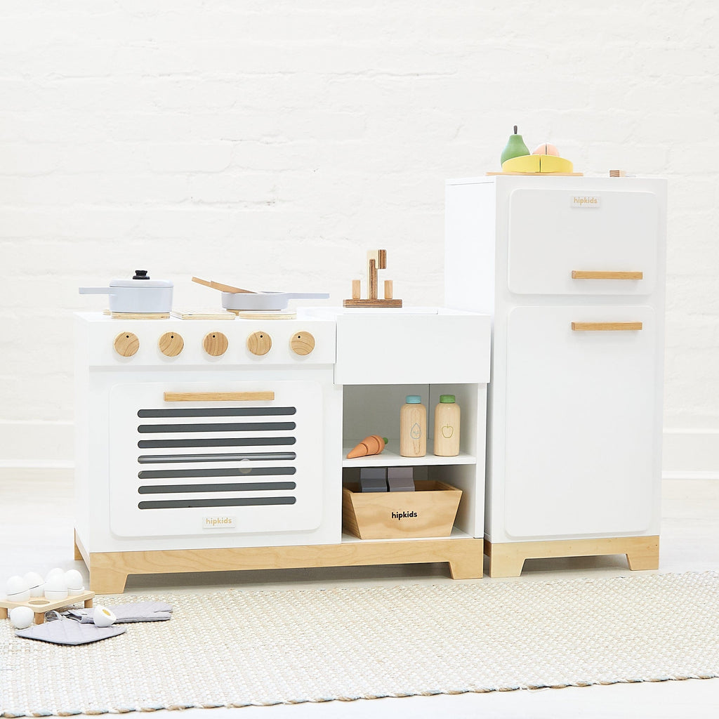 http://www.hipkids.com.au/cdn/shop/files/hipkids-nordic-chef-toy-kitchen-set-31701871886470_1024x1024.jpg?v=1690940770